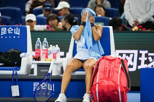 (250929) -- BEIJING, Sept. 29, 2025 -- Zheng Qinwen reacts during the women s singles third round match between Zheng Qinwen of China and Linda Noskova of the Czech Republic at 2025 China Open tennis tournament in Beijing, China, Sept. 29, 2025. ) (SP)CHINA-BEIJING-TENNIS-CHINA OPEN-WOMEN S SINGLES (CN) NaxYuqi 
