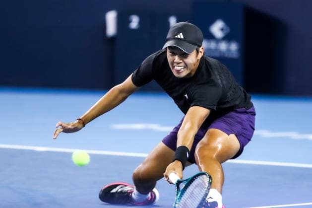 BEIJING, CHINA - SEPTEMBER 29: Learner Tien of the United States competes in the Men s Singles Quarterfinal match against Lorenzo Musetti of Italy on day 8 of the 2025 China Open at the National Tennis Center on September 29, 2025 in Beijing, China.  Copyright: xVCGx 111594009338