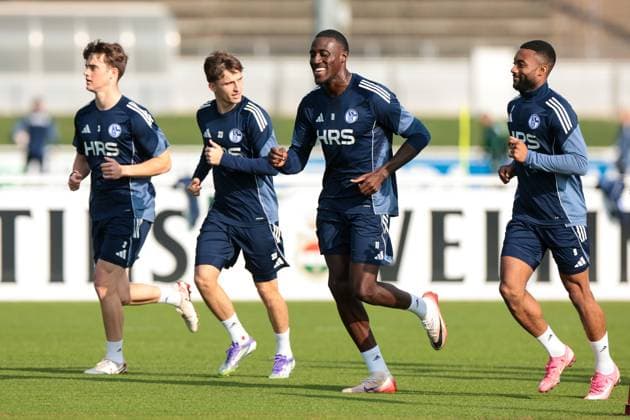 29 09 2025, Football, Season 2025 2026, Training FC Schalke 04, f l Dylan Leonard FC Schalke 04 , Vitalie Becker FC Schalke 04 , Bryan Lasme FC Schalke 04 , Moussa Sylla FC Schalke 04 , Gelsenkirchen Training ground FC Schalke 04 NRW Germany xRHR PHOTO YYx Copyright: RHR-FOTOx RHR-FOTO YY