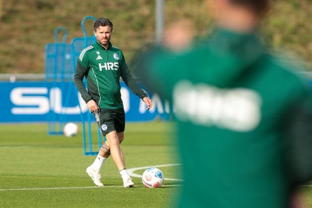 29 09 2025, Football, Season 2025 2026, Training FC Schalke 04, Co Coach Tim Hoogland FC Schalke 04 , Gelsenkirchen Training ground FC Schalke 04 NRW Germany xRHR PHOTO YYx Copyright: RHR-FOTOx RHR-FOTO YY