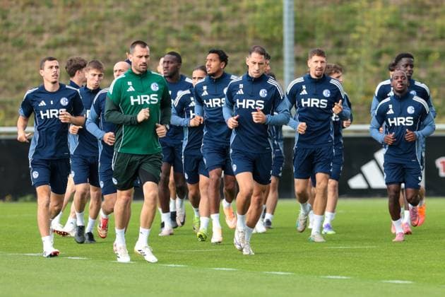 29 09 2025, Football, Season 2025 2026, Training FC Schalke 04, f l v l Ron Schallenberg FC Schalke 04 , Felipe Sanchez FC Schalke 04 , Athletics Coach Alexander Storck FC Schalke 04 , Anton Donkor FC Schalke 04 , Nikola Katic FC Schalke 04 , Janik Bachmann FC Schalke 04 , Christopher Antwi Adjei FC Schalke 04 , Gelsenkirchen Training ground FC Schalke 04 NRW Germany xRHR PHOTO YYx Copyright: RHR-FOTOx RHR-FOTO YY