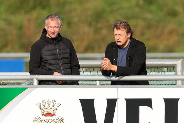 29 09 2025, Football, Season 2025 2026, Training FC Schalke 04, f l Sports Director Frank Baumann FC Schalke 04 , Youri Mulder FC Schalke 04 , Gelsenkirchen Training ground FC Schalke 04 NRW Germany xRHR PHOTO YYx Copyright: RHR-FOTOx RHR-FOTO YY