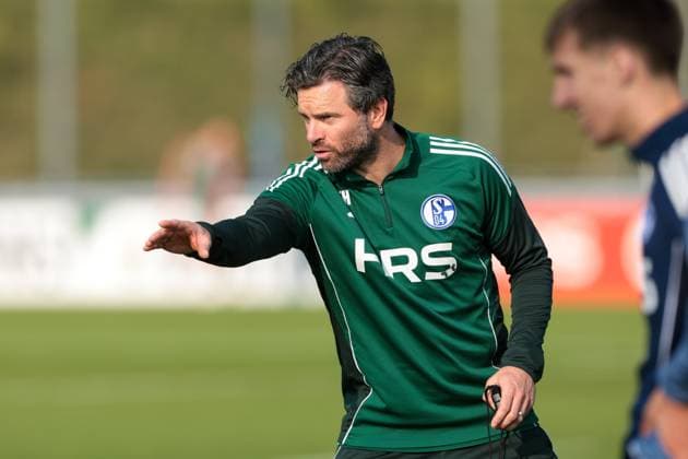29 09 2025, Football, Season 2025 2026, Training FC Schalke 04, Co Coach Tim Hoogland FC Schalke 04 , Gelsenkirchen Training ground FC Schalke 04 NRW Germany xRHR PHOTO YYx Copyright: RHR-FOTOx RHR-FOTO YY