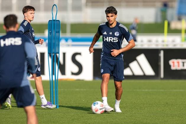 29 09 2025, Football, Season 2025 2026, Training FC Schalke 04, Mertcan Ayhan FC Schalke 04 , Gelsenkirchen Training ground FC Schalke 04 NRW Germany xRHR PHOTO YYx Copyright: RHR-FOTOx RHR-FOTO YY