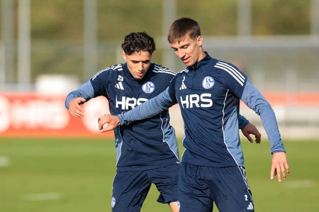 29 09 2025, Football, Season 2025 2026, Training FC Schalke 04, f l Mertcan Ayhan FC Schalke 04 , Felipe Sanchez FC Schalke 04 , Gelsenkirchen Training ground FC Schalke 04 NRW Germany xRHR PHOTO YYx Copyright: RHR-FOTOx RHR-FOTO YY