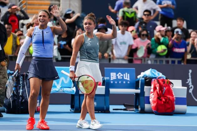 BEIJING, CHINA - SEPTEMBER 29: Sara Errani of Italy and Jasmine Paolini of Italy react in the Women s Doubles Round of 16 match against Lyudmyla Kichenok of Ukraine and Ellen Perez of Australia on day 8 of the 2025 China Open at National Tennis Center on September 29, 2025 in Beijing, China.  Copyright: xVCGx 111593933302