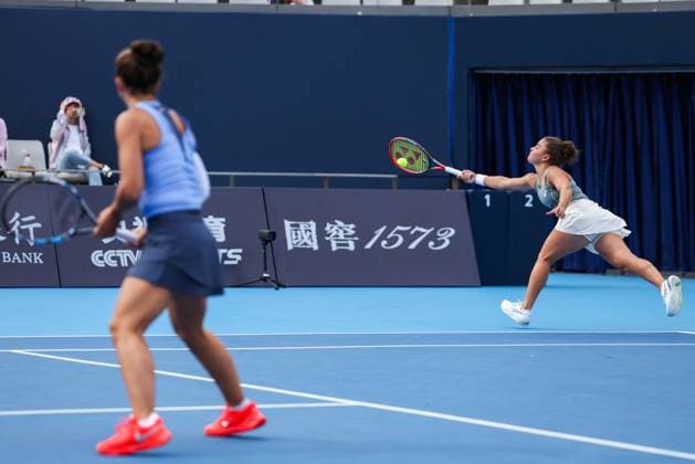 BEIJING, CHINA - SEPTEMBER 29: Sara Errani of Italy and Jasmine Paolini of Italy compete in the Women s Doubles Round of 16 match against Lyudmyla Kichenok of Ukraine and Ellen Perez of Australia on day 8 of the 2025 China Open at National Tennis Center on September 29, 2025 in Beijing, China.  Copyright: xVCGx 111593933208