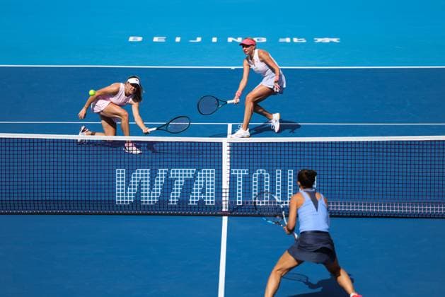 BEIJING, CHINA - SEPTEMBER 29: Lyudmyla Kichenok of Ukraine and Ellen Perez of Australia compete in the Women s Doubles Round of 16 match against Sara Errani of Italy and Jasmine Paolini of Italy on day 8 of the 2025 China Open at National Tennis Center on September 29, 2025 in Beijing, China.  Copyright: xVCGx 111593928455