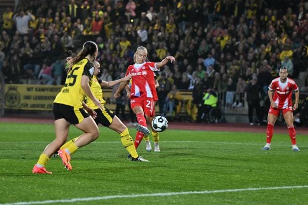 Pernille Harder FC Bayern , re , scores the goal to 0 1 29 09 2025, Football, DFB Pokal Frauen 2025 26, 1 Runde Borussia Dortmund FC Bayern München DFB regulations prohibit any use of photographs as image sequences and or quasi video Dortmund Stadion Rote Erde Nordrhein Westfalen Germany Team2