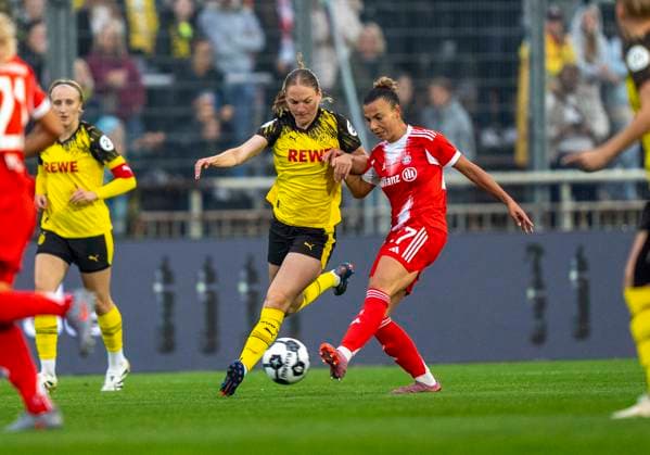 Duel between Arianna Caruso FC Bayern Muenchen, 27 and Annika Enderle Borussia Dortmund, 19 29 09 2025, Borussia Dortmund FC Bayern München, Frauen, 1 Runde DFB Pokal in Dortmund, Stadion Rote Erde DFL regulations prohibit any use of photographs as image sequences and or quasi video Copyright: HMBxMedia xMarcoxBader