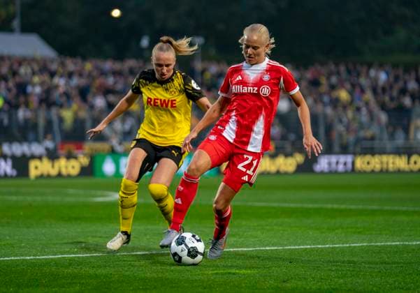 duel between Frederike Kempe Borussia Dortmund, 21 and Pernille Harder FC Bayern Muenchen, 21 29 09 2025, Borussia Dortmund FC Bayern München, Frauen, 1 Runde DFB Pokal in Dortmund, Stadion Rote Erde DFL regulations prohibit any use of photographs as image sequences and or quasi video Copyright: HMBxMedia xMarcoxBader