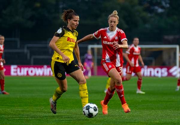 duel between Jasmin Jabbes Borussia Dortmund, 5 and Carolin Simon FC Bayern Muenchen, 30 29 09 2025, Borussia Dortmund FC Bayern München, Frauen, 1 Runde DFB Pokal in Dortmund, Stadion Rote Erde DFL regulations prohibit any use of photographs as image sequences and or quasi video Copyright: HMBxMedia xMarcoxBader