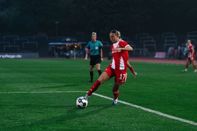 Klara Bühl (FC Bayern München, 17) during the first round match of the DFB Pokal der Frauen game between Borussia Dortmund and FC Bayern München at Stadion Rote Erde in Dortmund, Germany Copyright: xLeoniexKiehlx xSPPx Sportspressphoto_SPR34751