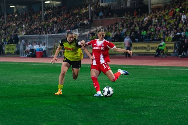 Klara Bühl (FC Bayern München, 17) during the first round match of the DFB Pokal der Frauen game between Borussia Dortmund and FC Bayern München at Stadion Rote Erde in Dortmund, Germany Copyright: xLeoniexKiehlx xSPPx Sportspressphoto_SPR34752