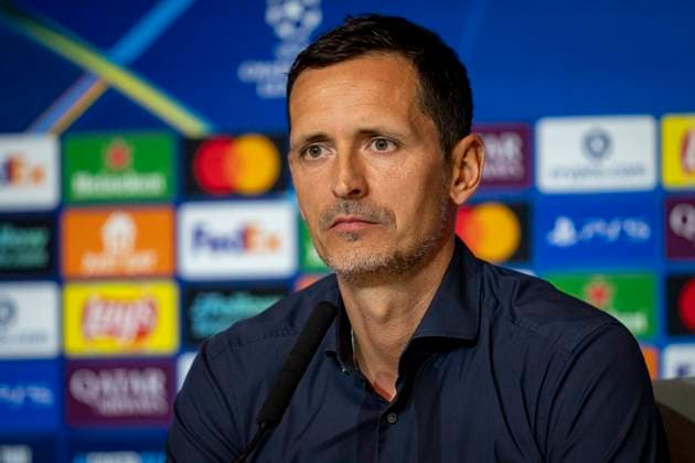 Eintracht Frankfurt Training Session And press conference, PK, Pressekonferenz - UEFA Champions League 2025 26 League Phase MD2 Dino Toppmoller, Head Coach of Eintracht Frankfurt, speaks during the Press Conference ahead of the UEFA Champions League 2024 25 match against Atletico de Madrid at Estadio Riyadh Air Metropolitano on September 29, 2025 in Madrid, Spain. Madrid Estadio Riyadh Air Metropolitano Madrid Spain Copyright: xAlbertoxGardinx AGardin_20250929_Foot_Cha_EinFra_Press_0116