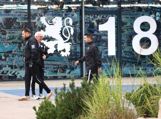 Football, Men, 3 Liga, Season 2025 2026, TSV 1860 Munich, Training, Secret training Markus Brzenska, Co-coach TSV 1860 Munich left with Alper Kayabunar, Interim coach TSV 1860 Munich right on the way to the training ground