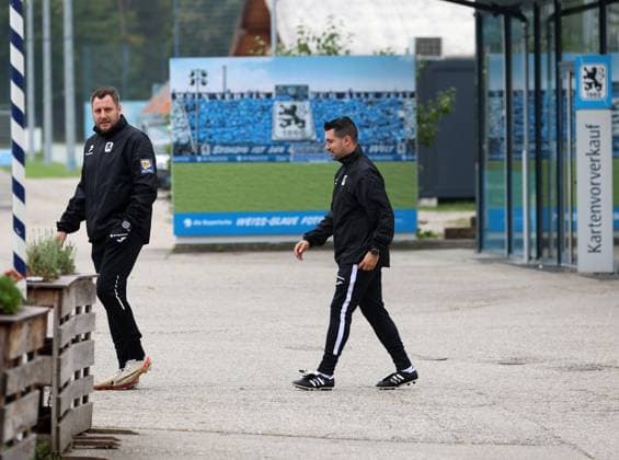 Football, Men, 3 Liga, Season 2025 2026, TSV 1860 Munich, Training, Secret training Markus Brzenska, Co-coach TSV 1860 Munich left with Alper Kayabunar, Interim coach TSV 1860 Munich right on the way to the training ground