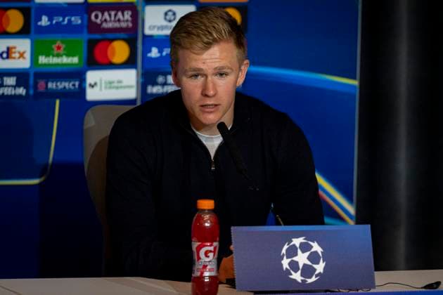 Eintracht Frankfurt Training Session And press conference, PK, Pressekonferenz - UEFA Champions League 2025 26 League Phase MD2 Jonathan Burkardt of Eintracht Frankfurt speaks during the Press Conference ahead of the UEFA Champions League 2024 25 match against Atletico de Madrid at Estadio Riyadh Air Metropolitano on September 29, 2025 in Madrid, Spain. Madrid Estadio Riyadh Air Metropolitano Madrid Spain Copyright: xAlbertoxGardinx AGardin_20250929_Foot_Cha_EinFra_Press_0126