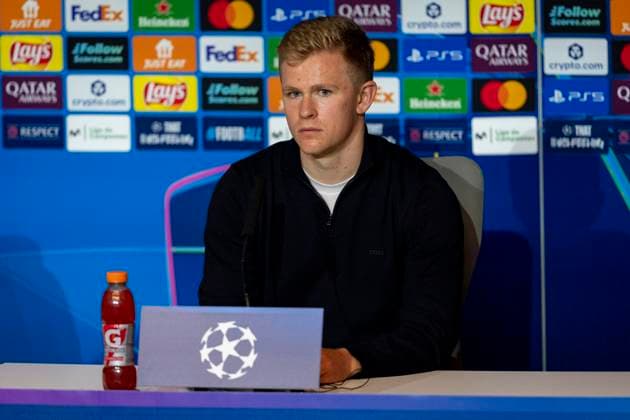 Eintracht Frankfurt Training Session And press conference, PK, Pressekonferenz - UEFA Champions League 2025 26 League Phase MD2 Jonathan Burkardt of Eintracht Frankfurt speaks during the Press Conference ahead of the UEFA Champions League 2024 25 match against Atletico de Madrid at Estadio Riyadh Air Metropolitano on September 29, 2025 in Madrid, Spain. Madrid Estadio Riyadh Air Metropolitano Madrid Spain Copyright: xAlbertoxGardinx AGardin_20250929_Foot_Cha_EinFra_Press_0132