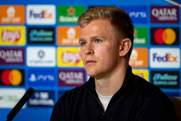 Eintracht Frankfurt Training Session And press conference, PK, Pressekonferenz - UEFA Champions League 2025 26 League Phase MD2 Jonathan Burkardt of Eintracht Frankfurt speaks during the Press Conference ahead of the UEFA Champions League 2024 25 match against Atletico de Madrid at Estadio Riyadh Air Metropolitano on September 29, 2025 in Madrid, Spain. Madrid Estadio Riyadh Air Metropolitano Madrid Spain Copyright: xAlbertoxGardinx AGardin_20250929_Foot_Cha_EinFra_Press_0136