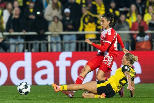 DFB Pokal der Frauen, Borussia Dortmund FC Bayern München 29 09 2025 duel Natalia Padilla Bidas FC Bayern München, 23 , Ann Sophie Vogel Borussia Dortmund, 20 DFB Pokal der Frauen, Borussia Dortmund FC Bayern München Dortmund, Stadion Rote Erde am 29 09 2025 DFB REGULATIONS PROHIBIT ANY USE OF PHOTOGRAPHS AS IMAGE SEQUENCES AND OR QUASI VIDEO Copyright: xBEAUTIFULxSPORTS Wunderlx