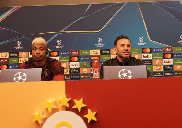Galatasaray head coach Okan Buruk and Midfield Mario Lemina (L) speaks during a press conference, PK, Pressekonferenz at Rams Park Stadium in Istanbul, ahead of the UEFA Champions League match against Liverpool , Istanbul, Turkey September 29, 2025. ( Photo by Seskimphoto ) Istanbul Turkey Istanbul Turkey Copyright: xSeskimphotox Okan_Buruk_290925 (30)