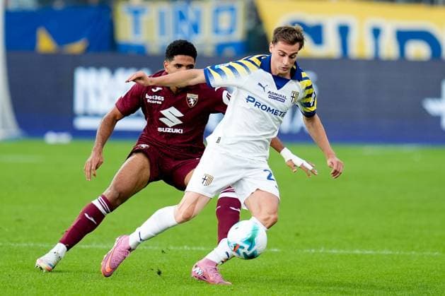 Parma Calcio v Torino FC - Serie A Enilive Saul Coco of Torino FC and Gaetano Oristanio of Parma Calcio 1913 compete for the ball during the Serie A Enilive match between Parma Calcio and Torino FC at Stadio Ennio Tardini on September 29, 2025 in Parma, Italy. Parma Stadio Ennio Tardini Emilia Romagna Italy Copyright: xGiuseppexMaffiax 250929_SerieA_Parma-Torino_GM_7849