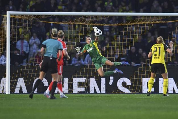 Borussia Dortmund Bayern Munich FOR EDITORIAL PURPOSES ONLY EDITORIAL USE ONLY p Soccer Women DFB Cup 1 Round Borussia Dortmund Bayern Munich on 29 09 2025 at Stadion Rote Erde in Dortmund Laura van der Laan Borussia Dortmund Germany Nordrhein Westfalen Dortmund Copyright ThorstenxTillmann Copyright: ThorstenxTillmann doc82lt18xg3l21c6doldif ,EDITORIAL USE ONLY Copyright: ThorstenxTillmann