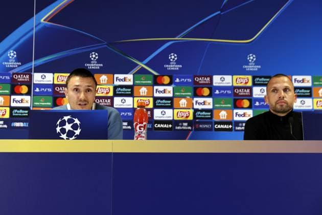MARSEILLE (L-R) Ajax player Steven Berghuis, Ajax coach John Heitinga during the MD-1 press conference, PK, Pressekonferenz at the Stade Velodrome prior to the UEFA Champions League match against Olympique Marseille, on September 29, 2025, in Marseille, France. ANP MAURICE VAN STEEN xVIxANPxSportx xxANPxIVx 537868522 originalFilename: 537868522.jpg