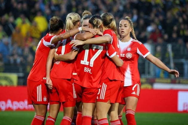 Dortmund, Germany 29 September 2025 DFB Pokal Women 2025 2026 Borussia Dortmund vs FC Bayern Munich In the picture from left the second goal scorer Pernille Harder FCB scores the goal to 1 0 for FC Bayern and cheers with her teammates DFB regulations prohibit any use of photographs as image sequences and or quasi video Stadion Rote Erde Nordrhein Westfalen Copyright: xFotostandx xFantinix