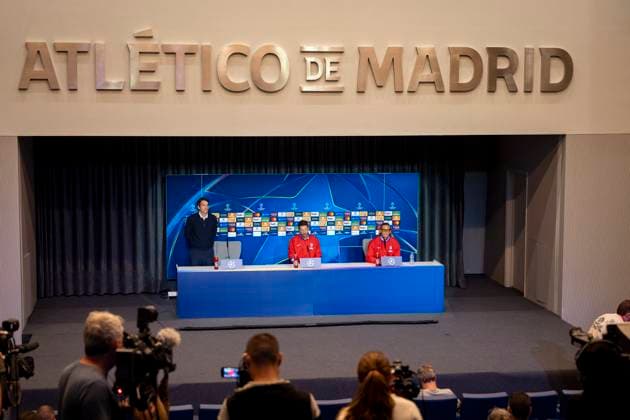 Atletico de Madrid Training Session And press conference, PK, Pressekonferenz - UEFA Champions League 2025 26 League Phase MD2 Marcos Llorente and Diego Pablo Simeone, head coach of Atletico de Madrid, speaks during the Training Session and Press Conference ahead of the UEFA Champions League 2024 25 match against Eintracht Frankfurt at Estadio Riyadh Air Metropolitano on September 29, 2025 in Madrid, Spain. Madrid Estadio Riyadh Air Metropolitano Madrid Spain Copyright: xAlbertoxGardinx AGardin_20250929_Foot_Cha_AtlMad_Tra_Pre_0181