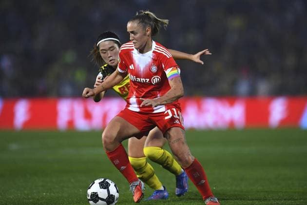 Borussia Dortmund Bayern Munich FOR EDITORIAL PURPOSES ONLY EDITORIAL USE ONLY p Soccer Women DFB Cup 1 Round Borussia Dortmund Bayern Munich on 29 09 2025 at Stadion Rote Erde in Dortmund Georgia Stanway Bayern Munich , front Sara Ito Borussia Dortmund , back Germany North Rhine Westphalia Dortmund Copyright ThorstenxTillmann Copyright: ThorstenxTillmann doc82ltdbopr1ihozhrhpy ,EDITORIAL USE ONLY Copyright: ThorstenxTillmann