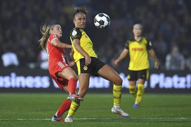 Borussia Dortmund Bayern Munich FOR EDITORIAL PURPOSES ONLY EDITORIAL USE ONLY p Soccer Women DFB Cup 1 Round Borussia Dortmund Bayern Munich on 29 09 2025 at Stadion Rote Erde in Dortmund Jenske Steenwijk Borussia Dortmund , front Georgia Stanway Bayern Munich , back Germany North Rhine Westphalia Dortmund Copyright ThorstenxTillmann Copyright: ThorstenxTillmann doc82ltdc0xmld1l54n16sr ,EDITORIAL USE ONLY Copyright: ThorstenxTillmann