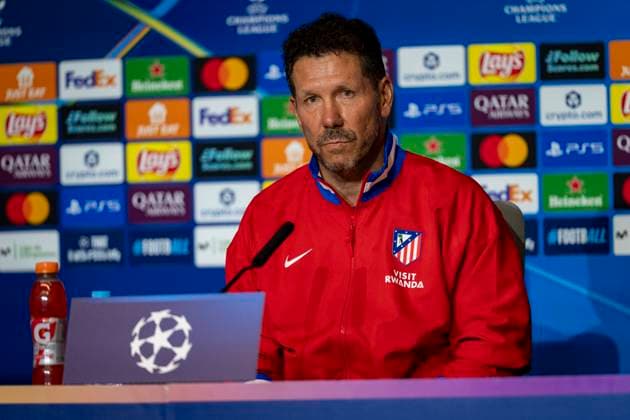 Atletico de Madrid Training Session And press conference, PK, Pressekonferenz - UEFA Champions League 2025 26 League Phase MD2 Diego Pablo Simeone, head coach of Atletico de Madrid, speaks during the Training Session and Press Conference ahead of the UEFA Champions League 2024 25 match against Eintracht Frankfurt at Estadio Riyadh Air Metropolitano on September 29, 2025 in Madrid, Spain. Madrid Estadio Riyadh Air Metropolitano Madrid Spain Copyright: xAlbertoxGardinx AGardin_20250929_Foot_Cha_AtlMad_Tra_Pre_0290