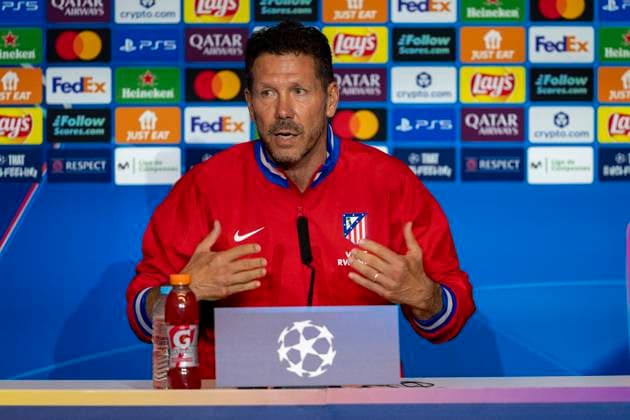 Atletico de Madrid Training Session And press conference, PK, Pressekonferenz - UEFA Champions League 2025 26 League Phase MD2 Diego Pablo Simeone, head coach of Atletico de Madrid, speaks during the Training Session and Press Conference ahead of the UEFA Champions League 2024 25 match against Eintracht Frankfurt at Estadio Riyadh Air Metropolitano on September 29, 2025 in Madrid, Spain. Madrid Estadio Riyadh Air Metropolitano Madrid Spain Copyright: xAlbertoxGardinx AGardin_20250929_Foot_Cha_AtlMad_Tra_Pre_0296