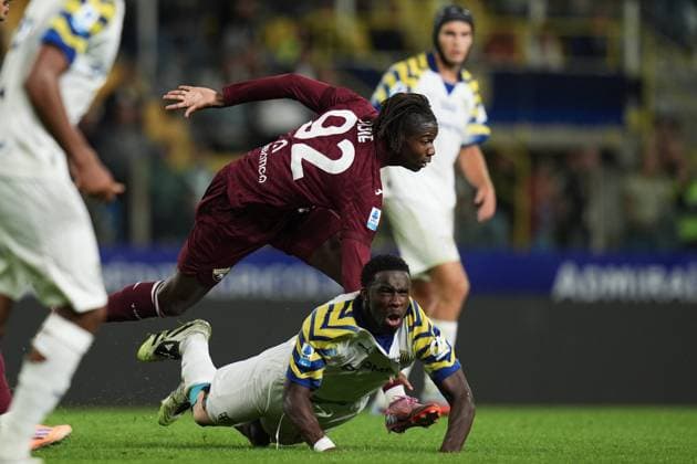 Parma s Lamine Mandela Keita fights for the ball with Torino s Alieu Njie during the Serie A soccer match between Parma and Torino at Ennio Tardini Stadium in Parma, North Italy, Monday, September 29, 2025. Soccer  Copyright: xMassimoxPaolone LaPressex