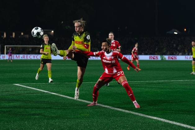 Paula Reimann (Borussia Dortmund, 13) and Arianna Caruso (FC Bayern München, 27) during the first round match of the DFB Pokal der Frauen game between Borussia Dortmund and FC Bayern München at Stadion Rote Erde in Dortmund, Germany Copyright: xLeoniexKiehlx xSPPx Sportspressphoto_SPR34754