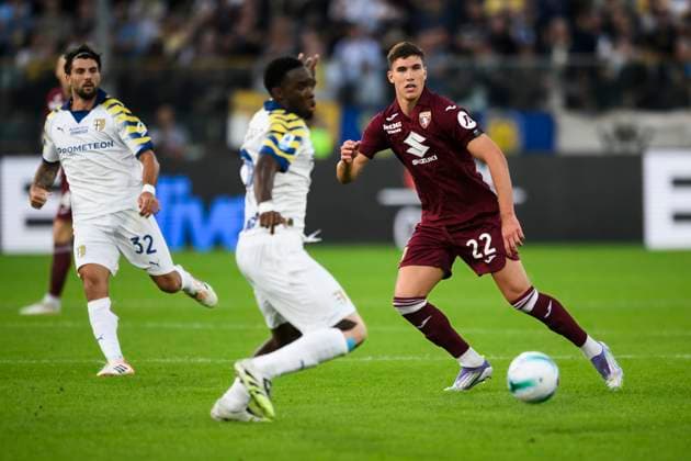 Parma Calcio v Torino FC - Serie A Cesare Casadei of Torino FC competes for the ball with Mandela Keita of Parma Calcioduring the Serie A football match between Parma Calcio and Torino FC. Parma Italy Copyright: xNicolòxCampox
