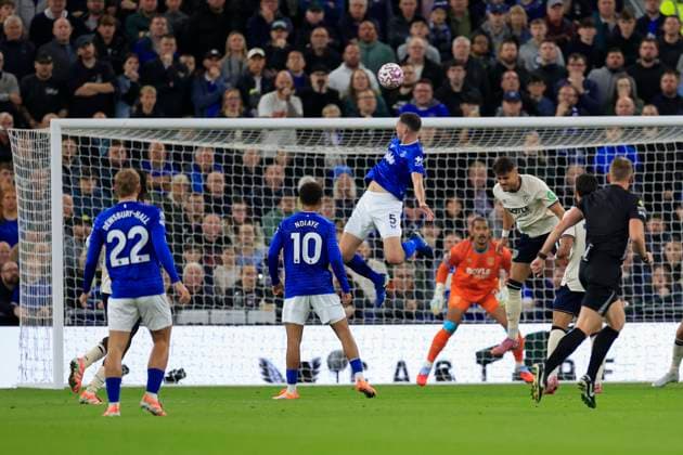 Everton v West Ham United Premier League 29 09 2025. Michael Keane (5) of Everton scores with a header to make it 1-0 during the Premier League match between Everton and West Ham United at Hill Dickinson Stadium, Liverpool, England on 29 September 2025. Liverpool Hill Dickinson Stadium Merseyside England Editorial use only DataCo restrictions apply See www.football-dataco.com , Copyright: xConorxMolloyx PSI-22937-0041
