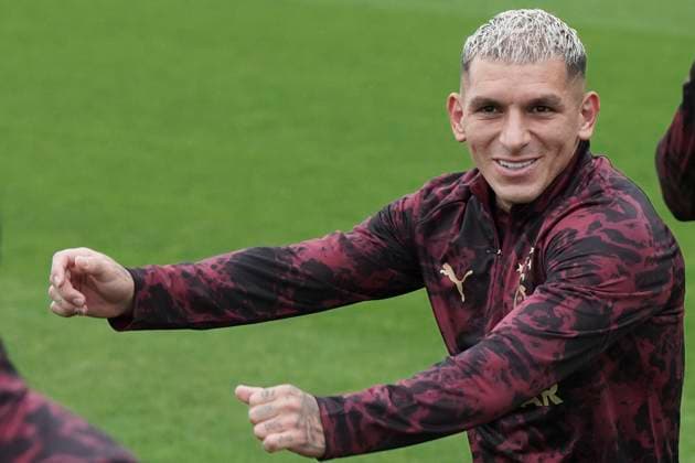 Galatasaray players held their final training session in Istanbul on September 29 ahead of their UEFA Champions League Matchday 2 fixture against Liverpool, which will be played the following day , Istanbul , Turkey . ( Photo by Seskimphoto ) Pictured: Lucas Torreira Istanbul Turkey Istanbul Turkey Copyright: xSeskimphotox gsaray_training_290925 (12)