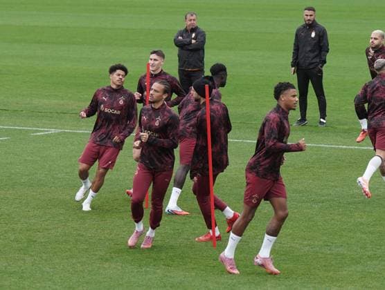 Galatasaray players held their final training session in Istanbul on September 29 ahead of their UEFA Champions League Matchday 2 fixture against Liverpool, which will be played the following day , Istanbul , Turkey . ( Photo by Seskimphoto ) Istanbul Turkey Istanbul Turkey Copyright: xSeskimphotox gsaray_training_290925 (50)