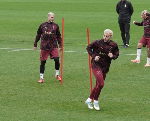Galatasaray players held their final training session in Istanbul on September 29 ahead of their UEFA Champions League Matchday 2 fixture against Liverpool, which will be played the following day , Istanbul , Turkey . ( Photo by Seskimphoto ) Pictured: Mauro Icardi Istanbul Turkey Istanbul Turkey Copyright: xSeskimphotox gsaray_training_290925 (71)
