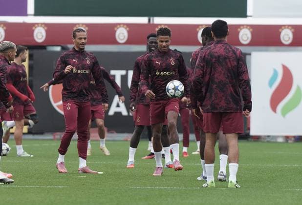 Galatasaray players held their final training session in Istanbul on September 29 ahead of their UEFA Champions League Matchday 2 fixture against Liverpool, which will be played the following day , Istanbul , Turkey . ( Photo by Seskimphoto ) Pictured: Leroy Sane Istanbul Turkey Istanbul Turkey Copyright: xSeskimphotox gsaray_training_290925 (98)
