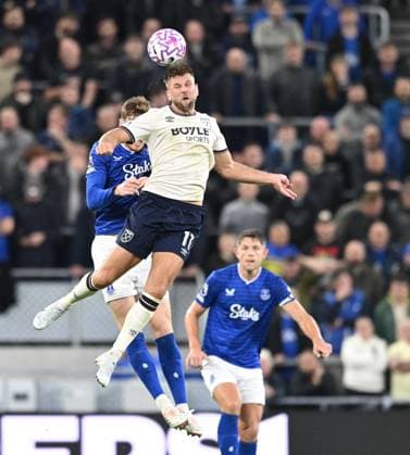 Everton v West Ham United Premier League West Ham United s Niclas Füllkrug climbs for the ball during the Premier League match at the Hill Dickson Stadium, Liverpool UK Newspapers OUT Copyright: xKarlxVallantinex FIL-22295-0045