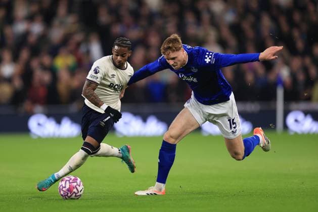 Everton - West Ham United 29. September 2025 Premier League Everton - West Ham United Crysencio Summerville von West Ham United geht an Jake O Brien von Everton vorbei Foto Simon Stacpoole Abseits Merseyside UK  Copyright: xSimonxStacpoolexOffside