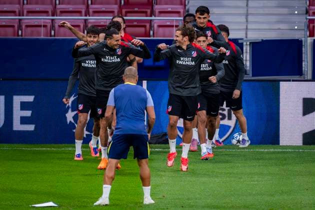 Atletico de Madrid Training Session And press conference, PK, Pressekonferenz - UEFA Champions League 2025 26 League Phase MD2 Players of Atletico de Madrid (from L to R) Jose Maria Gimenez, Antoine Griezmann are seen training with their teammates during the Training Session and Press Conference ahead of the UEFA Champions League 2024 25 match against Eintracht Frankfurt at Estadio Riyadh Air Metropolitano on September 29, 2025 in Madrid, Spain. Madrid Estadio Riyadh Air Metropolitano Madrid Spain Copyright: xAlbertoxGardinx AGardin_20250929_Foot_Cha_AtlMad_Tra_Pre_0312