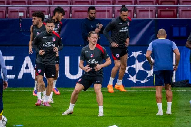 Atletico de Madrid Training Session And press conference, PK, Pressekonferenz - UEFA Champions League 2025 26 League Phase MD2 Conor Gallagher of Atletico de Madrid (C) is seen training with his teammates during the Training Session and Press Conference ahead of the UEFA Champions League 2024 25 match against Eintracht Frankfurt at Estadio Riyadh Air Metropolitano on September 29, 2025 in Madrid, Spain. Madrid Estadio Riyadh Air Metropolitano Madrid Spain Copyright: xAlbertoxGardinx AGardin_20250929_Foot_Cha_AtlMad_Tra_Pre_0313