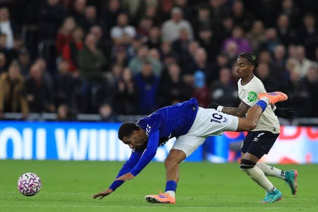 29th September 2025; Hill Dickinson Stadium, Liverpool, England; Premier League Football, Everton versus West Ham United; Iliman Ndiaye of Everton is brought down by Crysencio Summerville of West Ham United  DavidxBlunsden
