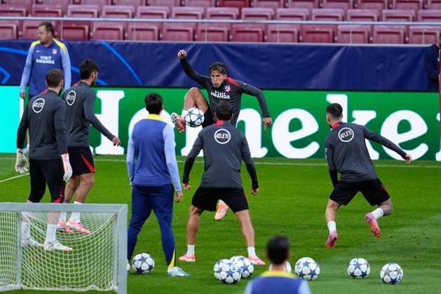 September 29, 2025, Madrid, Madrid, Spain: Giuliano Simeone of Atletico de Madrid warms up during a training session and press conference, PK, Pressekonferenz ahead of their UEFA Champions League 2025 26 match against Eintracht Frankfurt at Riyadh Air Metropolitano on September 29, 2025, in Madrid, Spain. Madrid Spain - ZUMAa181 20250929_zaa_a181_034 Copyright: xDennisxAgyemanx