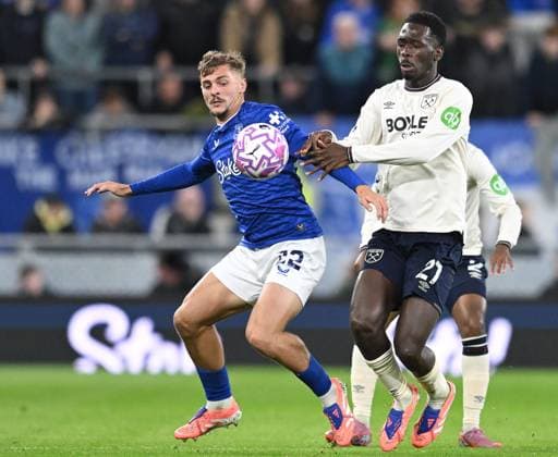 Everton v West Ham United Premier League Everton™s Kiernan Dewsbury-Hall (left) and West Ham United s Soungoutou Magassa battle for the ball during the Premier League match at the Hill Dickson Stadium, Liverpool UK Newspapers OUT Copyright: xKarlxVallantinex FIL-22295-0059